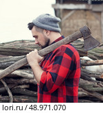 Stylish young man posing like lumberjack. Стоковое фото, агентство Ingram Publishing / Фотобанк Лори