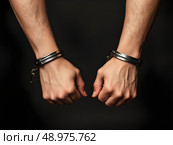 Руки в наручниках. Стоковое AI-изображение, AI-художник Boostport / Фотобанк Лори