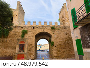 Alcudia Porta de Mallorca in Old town at Majorca Balearic islands of Spain. Стоковое фото, агентство Ingram Publishing / Фотобанк Лори