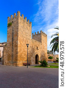Alcudia Old Town in Majorca Porta des Moll Mallorca Balearic island of Spain. Стоковое фото, агентство Ingram Publishing / Фотобанк Лори