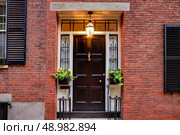 Acorn street Beacon Hill cobblestone Boston in Massachusetts USA. Стоковое фото, агентство Ingram Publishing / Фотобанк Лори