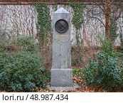 Лейпциг, Германия. Памятник Роберту Шуману (2018 год). Редакционное фото, фотограф Михаил Марковский / Фотобанк Лори