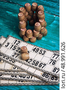 traditional legacy of the ancient Board game Lotto on wooden background. Стоковое фото, агентство Ingram Publishing / Фотобанк Лори