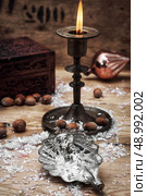 set foto burning Christmas candle in  brass candlesticks. Стоковое фото, агентство Ingram Publishing / Фотобанк Лори