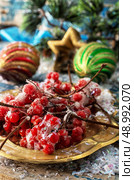 Kalina on gold tray and Christmas decorations. Стоковое фото, агентство Ingram Publishing / Фотобанк Лори