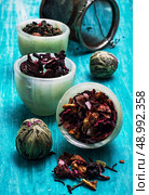 dried fragrant tea leaves . Стоковое фото, агентство Ingram Publishing / Фотобанк Лори
