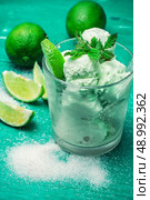 cocktail with additions of lime. Стоковое фото, агентство Ingram Publishing / Фотобанк Лори