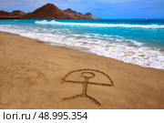 Almeria Indalo sign in sand Playa de los Genoveses beach Cabo de Gata. Стоковое фото, агентство Ingram Publishing / Фотобанк Лори