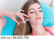 Woman getting anticellulite and anti fat therapy in beauty salon. Стоковое фото, агентство Ingram Publishing / Фотобанк Лори