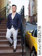 Stylish young man posing with sport car. Стоковое фото, агентство Ingram Publishing / Фотобанк Лори