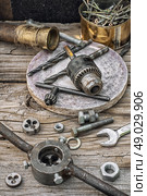 Set of old tools of the keys,screws and drills. Стоковое фото, агентство Ingram Publishing / Фотобанк Лори