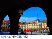 Leon Plaza Mayor arcade in Way of Saint James at Castilla Spain. Стоковое фото, агентство Ingram Publishing / Фотобанк Лори