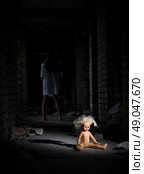 Scary zombie girl in old house. Стоковое фото, агентство Ingram Publishing / Фотобанк Лори
