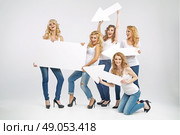 Alluring ladies promoting the sale. Стоковое фото, агентство Ingram Publishing / Фотобанк Лори