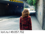 A young woman is walking on the street near an underpass. Стоковое фото, агентство Ingram Publishing / Фотобанк Лори