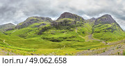 panoramic view of the Three Sisters of Glencoe, Scotland. Стоковое фото, агентство Ingram Publishing / Фотобанк Лори