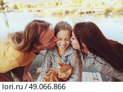 Family with pet. Стоковое фото, агентство Ingram Publishing / Фотобанк Лори