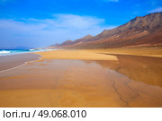 Cofete Fuerteventura Barlovento beach at Canary Islands of Spain. Стоковое фото, агентство Ingram Publishing / Фотобанк Лори