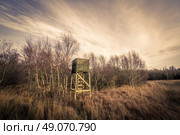 Hunting tower in rough nature in autumn. Стоковое фото, агентство Ingram Publishing / Фотобанк Лори