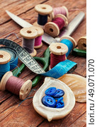 Accessories for home crafts.  button and spools of thread for needlework on bright background. Стоковое фото, агентство Ingram Publishing / Фотобанк Лори