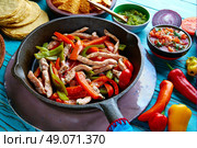 chicken fajitas in a pan with sauces chili and sides Mexican food. Стоковое фото, агентство Ingram Publishing / Фотобанк Лори
