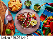 Cochinita Pibil Mexican food with pico de gallo lemon and chili. Стоковое фото, агентство Ingram Publishing / Фотобанк Лори