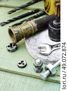 Set of tools to work with. Mounting and threading tool background iron pipes. Стоковое фото, агентство Ingram Publishing / Фотобанк Лори
