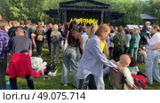 Праздник в честь Дня защиты детей на открытом воздухе в усадьбе Гребнево. Редакционное видео, видеограф Владимир Шипикин / Фотобанк Лори