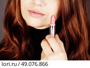 Closeup portrait of beautiful brunette young woman model with nude makeup with perfect clean skin posing in studio for beauty photo shoot, retouched image. High fashion look. Стоковое фото, агентство Ingram Publishing / Фотобанк Лори