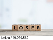 Loser sign made of blocks on a wooden desk. Стоковое фото, агентство Ingram Publishing / Фотобанк Лори