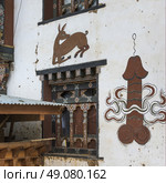 Phallus painting on wall, Sopsokha Village, Punakha, Bhutan. Стоковое фото, агентство Ingram Publishing / Фотобанк Лори