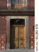 Entrance doorway of a building, Zona Centro, San Miguel de Allende, Guanajuato, Mexico. Стоковое фото, агентство Ingram Publishing / Фотобанк Лори