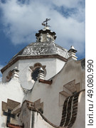 Low angle view of the church exterior, Sanctuary of Atotonilco, San Miguel de Allende, Guanajuato, Mexico. Стоковое фото, агентство Ingram Publishing / Фотобанк Лори