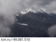 View of snowcapped mountains in winter, Whistler Mountain, British Columbia, Canada. Стоковое фото, агентство Ingram Publishing / Фотобанк Лори