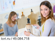 Seamstress dressing a dummy. Стоковое фото, агентство Ingram Publishing / Фотобанк Лори