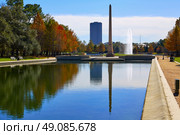 Houston Hermann park Pioneer memorial obelisk with reflection pool. Стоковое фото, агентство Ingram Publishing / Фотобанк Лори