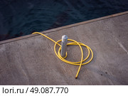 Dock post with a yellow line at a harbor. Стоковое фото, агентство Ingram Publishing / Фотобанк Лори