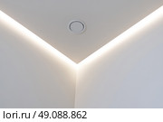 Ceiling close-up. Classic interior. LED Retrofit Bulb into Ceiling Fixture. Cornice. Installing. Decorative Ceiling crown molding intersection. Wall Corner Architecture Decor. Angular ceiling skirting. Стоковое AI-изображение, AI-художник Марина Демидюк / Фотобанк Лори