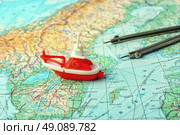 map and symbolic boat. Стоковое фото, агентство Ingram Publishing / Фотобанк Лори