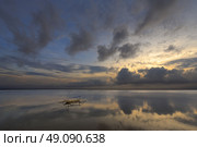 A landscape view of mirroring object in the sun-rise with beautiful colors. Стоковое фото, агентство Ingram Publishing / Фотобанк Лори