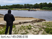 Паромная переправа на реке Тобол возле села Ярково. Тюменская область (2018 год). Стоковое фото, фотограф Александр Тараканов / Фотобанк Лори