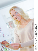 Buying glasses is difficult. Стоковое фото, агентство Ingram Publishing / Фотобанк Лори