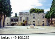 Medieval buildings   in the old town of Rhodes, Greece. Стоковое фото, агентство Ingram Publishing / Фотобанк Лори