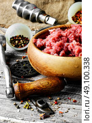Minced meat and parts of meat grinder. Стоковое фото, агентство Ingram Publishing / Фотобанк Лори