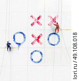 Maintenance workers  play tick-tack-toe  outside a wall . Стоковое фото, агентство Ingram Publishing / Фотобанк Лори