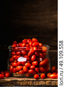 Fresh Goji berries in glass jar on dark wooden background, close up. Стоковое фото, агентство Ingram Publishing / Фотобанк Лори