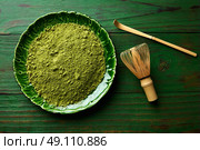 Matcha tea powder bamboo whisk chasen and spoon for japanese ceremony. Стоковое фото, агентство Ingram Publishing / Фотобанк Лори