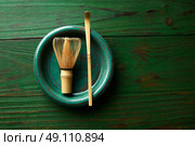 Matcha tea bamboo whisk chasen and spoon for japanese ceremony. Стоковое фото, агентство Ingram Publishing / Фотобанк Лори