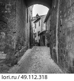 View of a cobblestone alley, Orvieto, Terni Province, Umbria, Italy. Стоковое фото, агентство Ingram Publishing / Фотобанк Лори