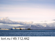 Ship by the harbor in Reykjavik with a mountain in the background. Стоковое фото, агентство Ingram Publishing / Фотобанк Лори